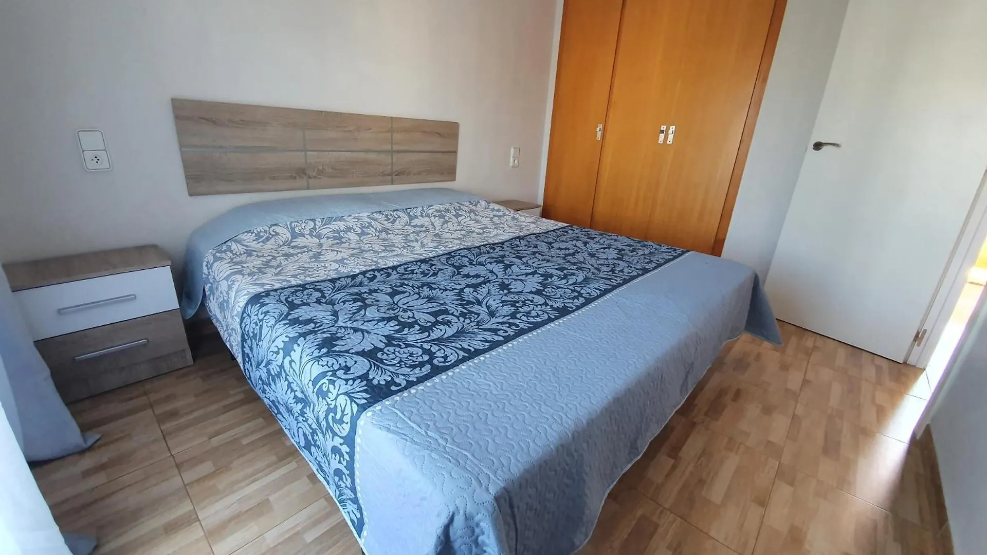 Apartamentos Cordoba Salou Center! Port Aventura 10-15Min! 0*,  Spain